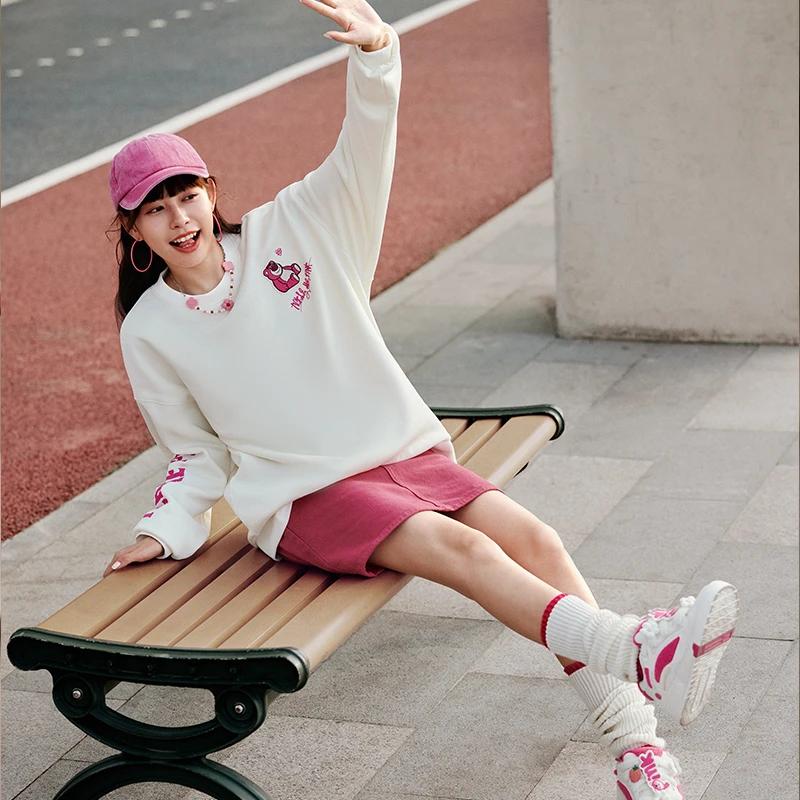 Li Ning Disney Collaboration Strawberry Bear Series Cartoon Print Fleece Antibacterial Loose Pullover Sweatshirt Unisex Sweatshirt Off-White AWDTE49-2