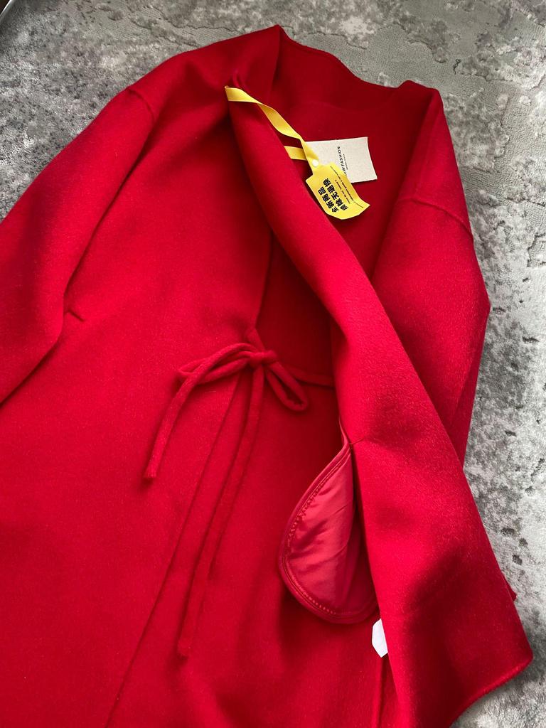 Designer Unregelmäßiger Ein-Knopf Doppelseitiger Chili-Roter Mantel