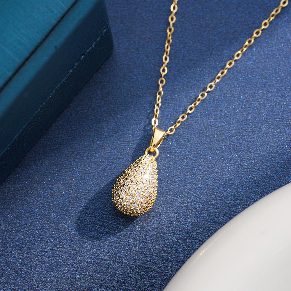 Fashionable Copper-Plated Zircon Heart Pendant Necklace for Women
