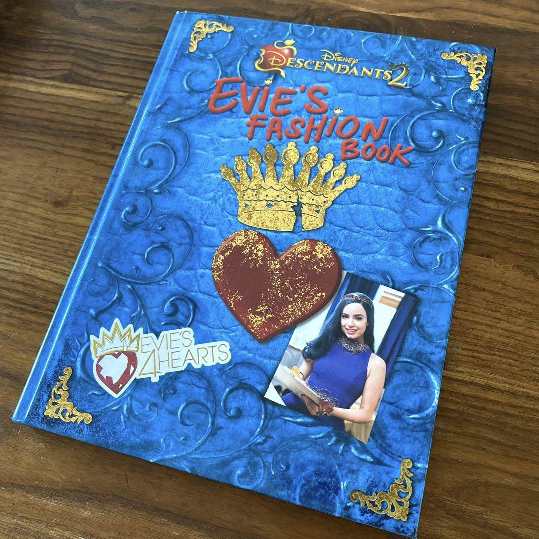 

[Б/У] Книга моды Иви из «Наследников 2» от Disney