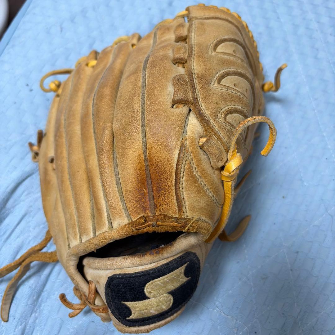 Used SSK Softball Baseball Gloves for Infielders