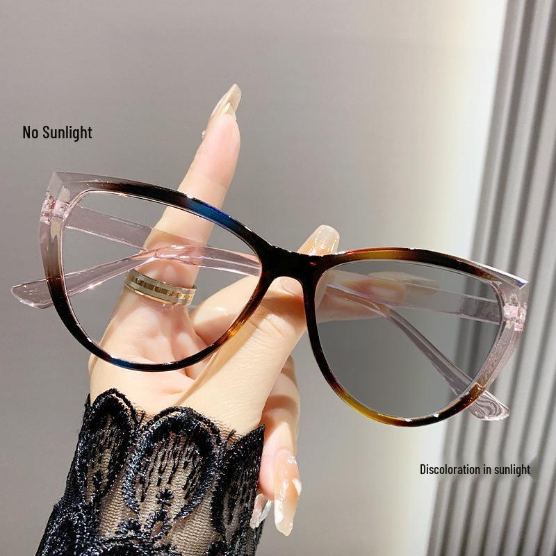 Color-Changing Cat-Eye Glasses: Light-Sensitive, Anti-Blue Light, Suitable for Square & Round Faces, Large Frame Myopia Glasses