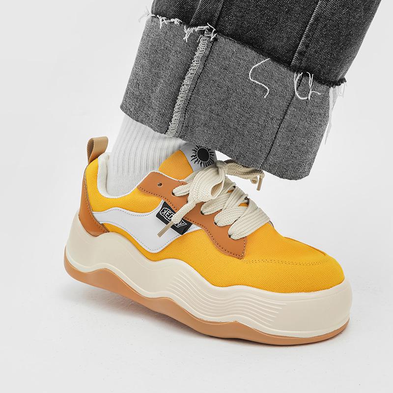 "Live Broadcast Women's Thick-Soled Canvas Shoes: Stylish British Light Luxury, All-Match Casual, Trendy Couples' Footwear"