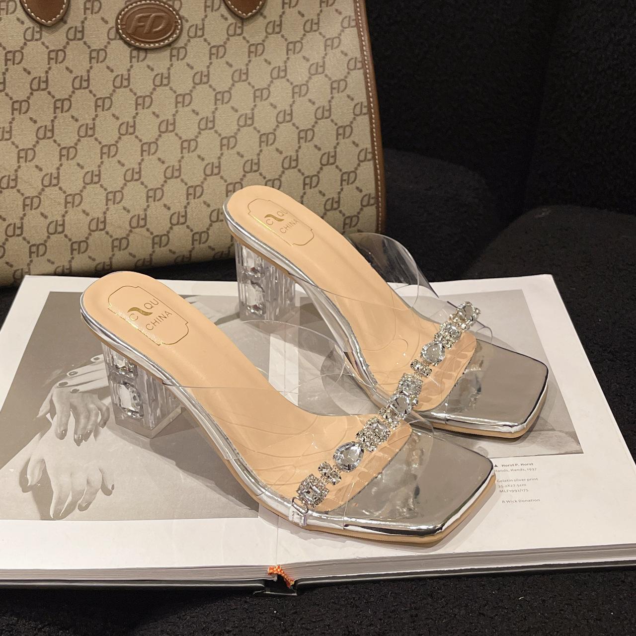 

Прозрачные сандалии на толстом каблуке со стразами для женской уличной обуви 2025 новые квадратные хрустальные и универсальные крутые шлепанцы на высоком каблуке 40 серебряный