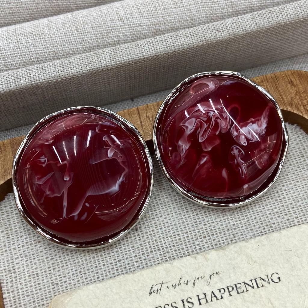 Folded Round Stud Earrings Women'S Retro Temperament Earrings Autumn And Winter High-End Exaggerated Earrings