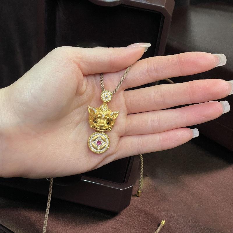 New In Inlaid Diamond Antique Gold Crafts Wink Pixiu Necklace Pendant Copper Coin Retro Sweater Chains Banquet Jewelry Gifts
