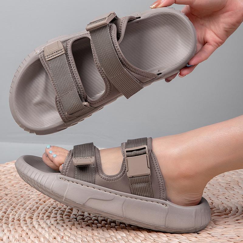 New sandals men's breathable outer slippers men's sports soft-soled beach shoes non-slip