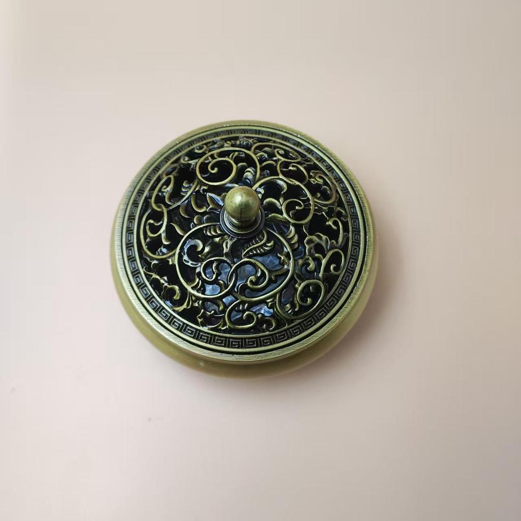 Retro Flat-Bottom Incense Burner for Coil, Sandalwood & Agarwood with Classical Golden Lotus Design, Home Décor & Ceremony Ornament