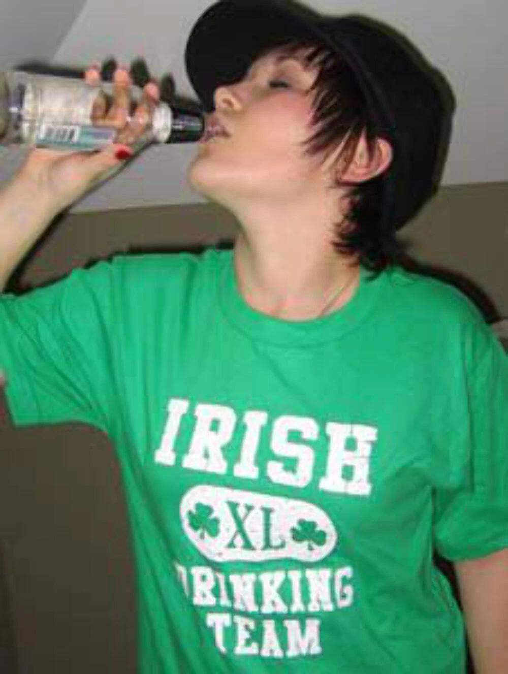 Irish Drinking Team – Funny St. Patrick’s Day Party & Frat T-Shirt L