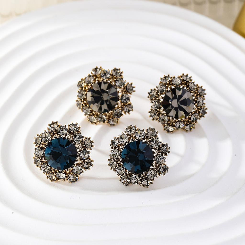 French Retro Stud Earrings Femininity High Sense Light Luxury Earrings Exquisite Atmosphere Earrings