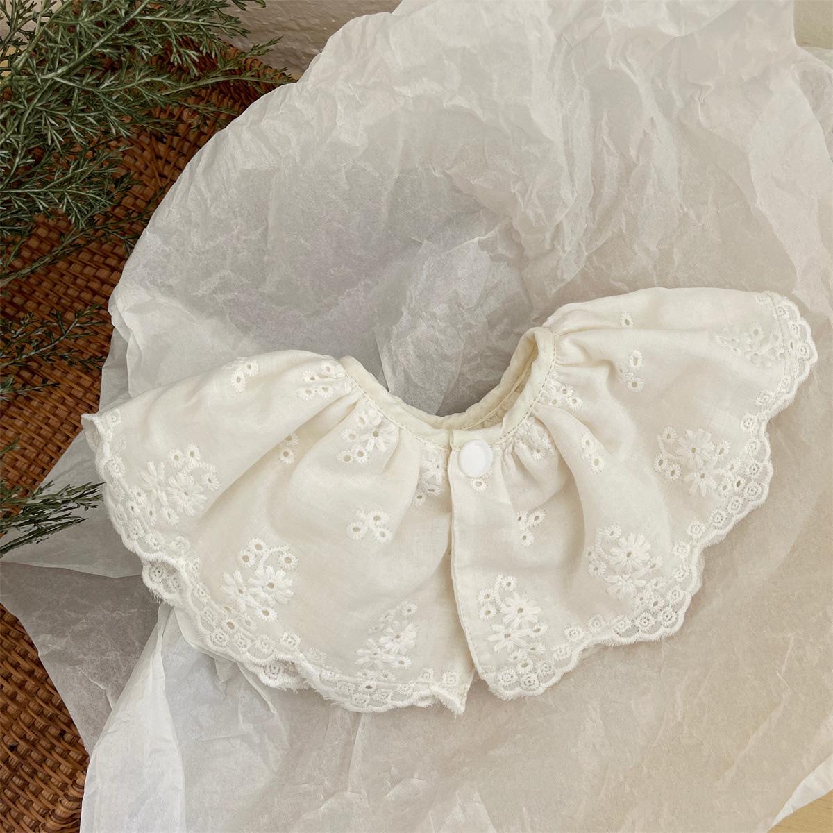 

Lace Bib Baby Accessories Korean Kids White Collar Hollow Female Baby Bib Scarf INS European Princess Retro Sweet Fake Collar Free size