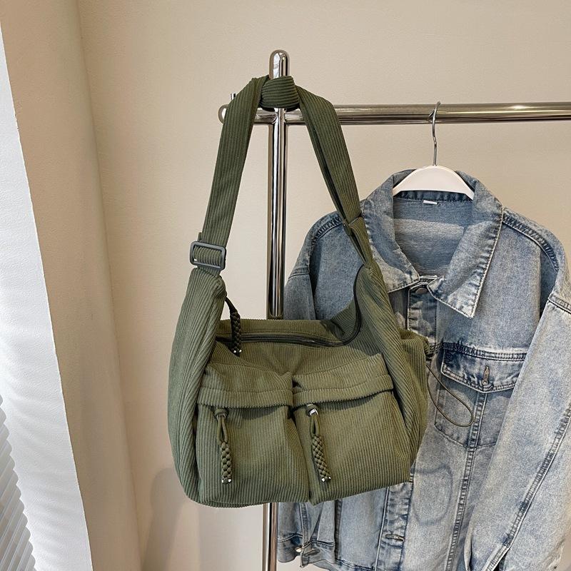 Fashion commuter large capacity shoulder messenger bag women's new casual fashion tote bag Korean version armpit bag