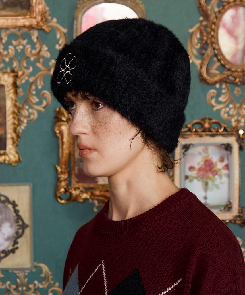 UNALLOYED Flower Fur Beanie / Black