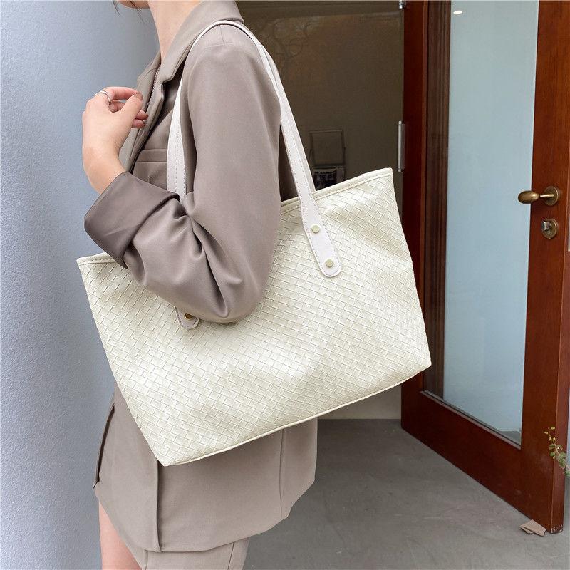 Large Capacity Woven Women's Bag Summer Versatile Shoulder Bag Unique Design Handheld Tote Bag