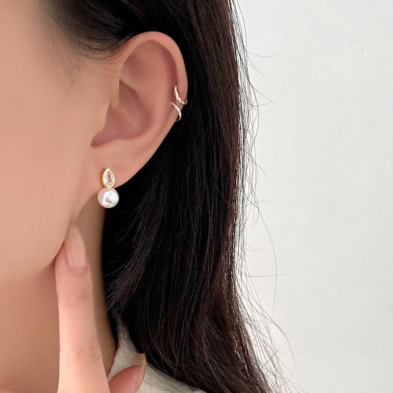 Exquisite Perlenohrringe im Wassertropfen-Stil für Damen, leichte Luxus-Ohrringe mit High-End-Temperament zum Pendeln