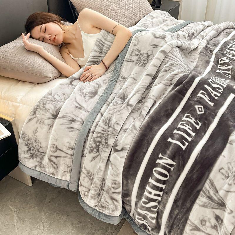 Double Layered Printed Thickened Raschel Soft Blanket Heat Retention Warm Quilt No Shedding Colorfast Anti-static Travel Throw