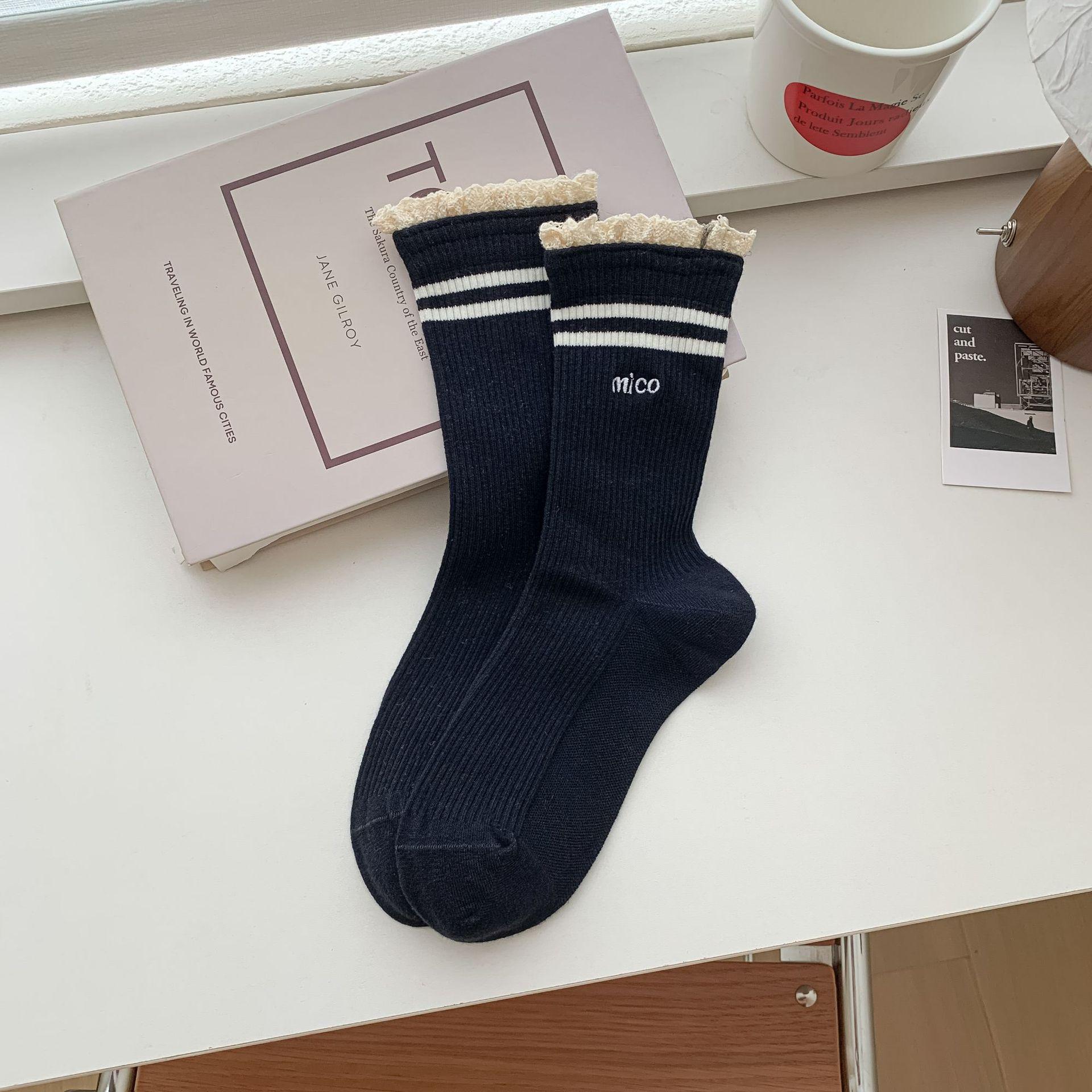 

Женские весенне-осенние повседневные носки-гольфы с двумя полосками из кружева, контрастной расцветкой и вышивкой букв в стиле преппи, без косточек 1 pair тёмно-синий