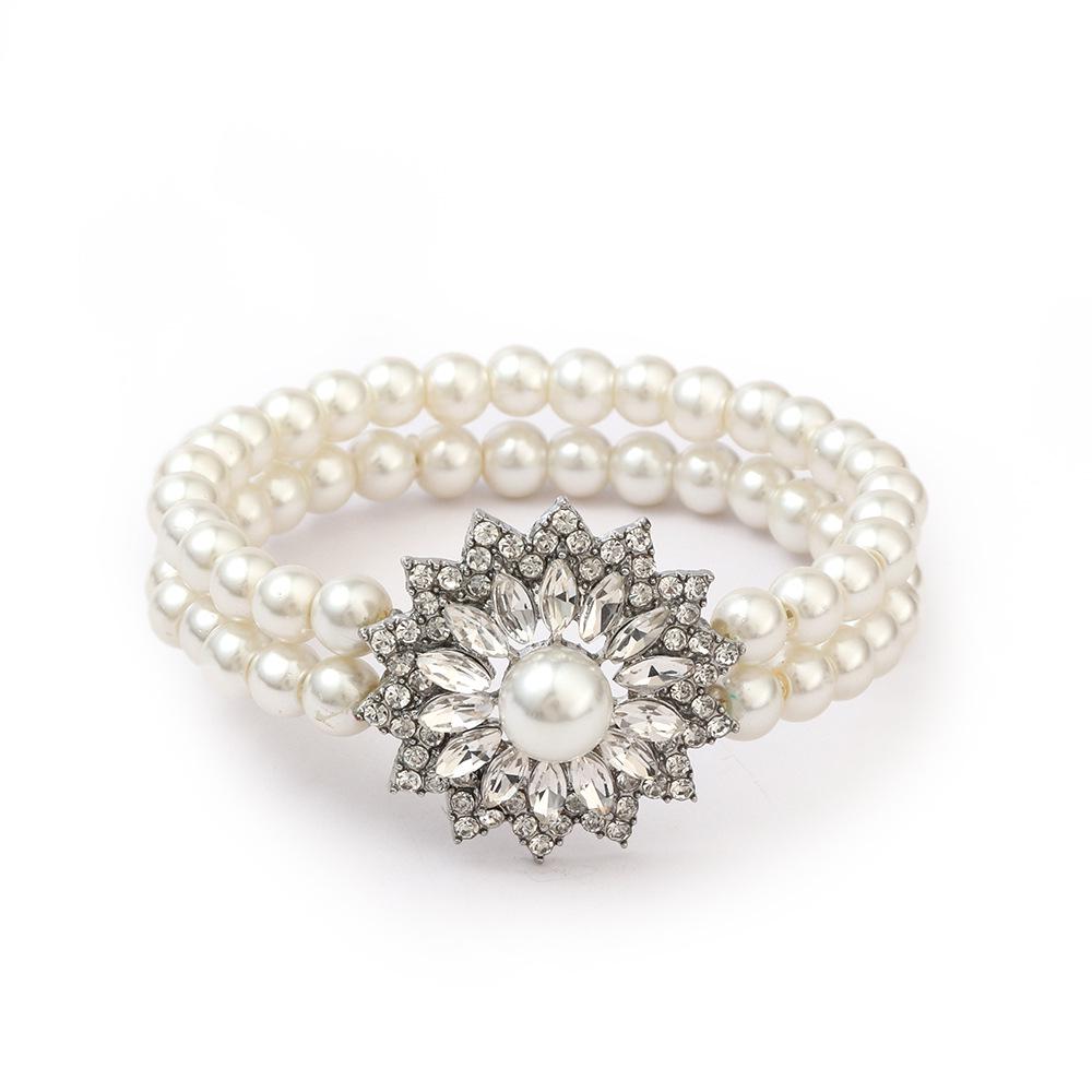 Trending European & American Pearl Jewelry Set: Necklace, Earrings, and Bracelet for Weddings & Evenings