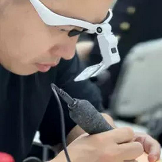 Head-mounted Eyelash Magnifier & Light for Acne and Tattoo Work