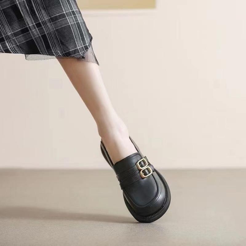 Spring and autumn new casual single shoes, one pedal and two, wearing small leather shoes, women's buckles