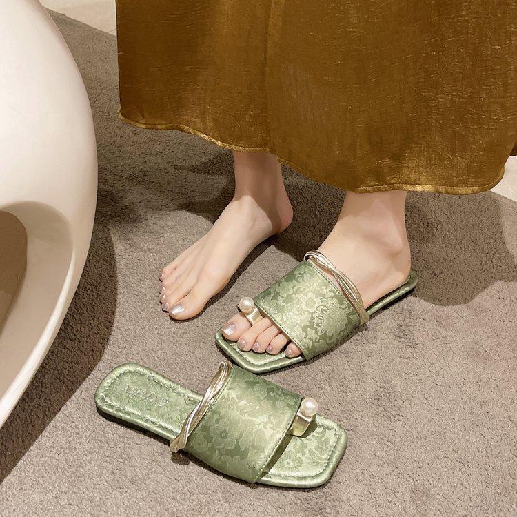 

2024 summer new Guochao embroidered toe slippers can be worn at home with skirts pearl cool slippers women 35 зелёный
