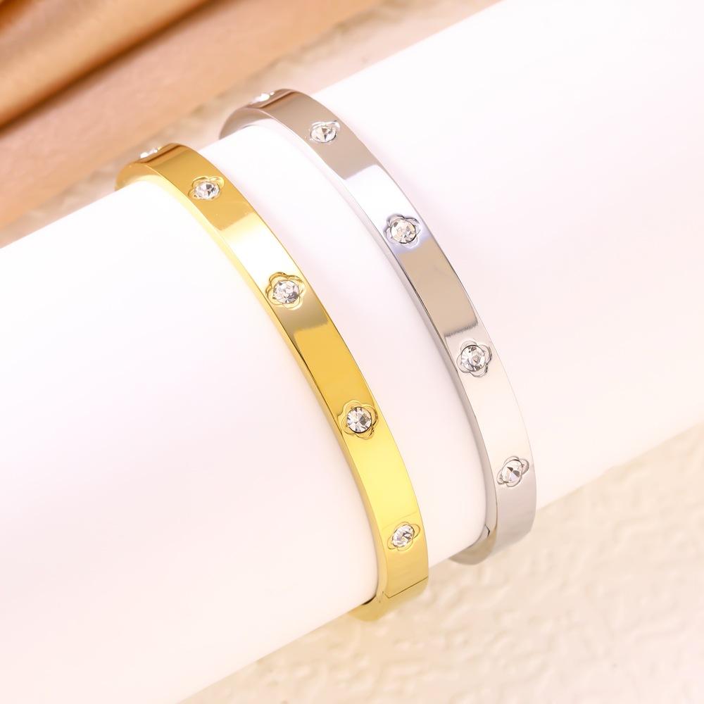 Modisches Zirkon-Kleeblatt-Armband, vakuumvergoldet, 18 Karat Gold, Damen, 2026