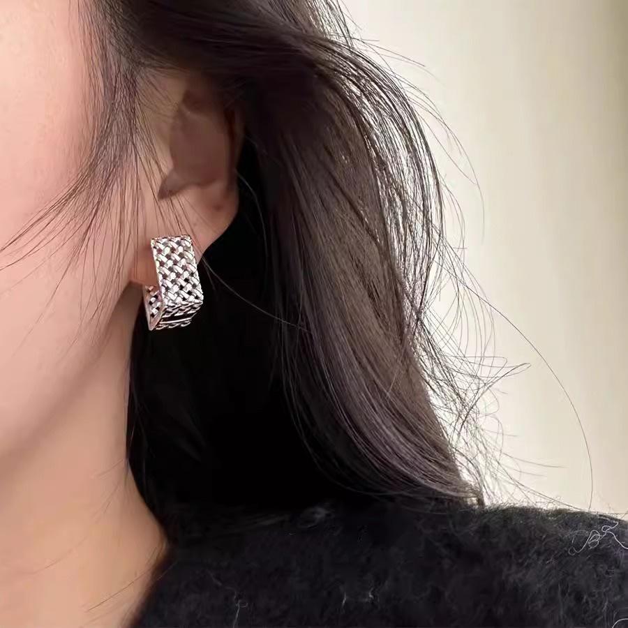 Vintage Heavy Industry Diamond Lattice Pattern Braided Square Earrings Female Ins Niche Design Sense of Hundred with A Sense of Senior Sense of Trend