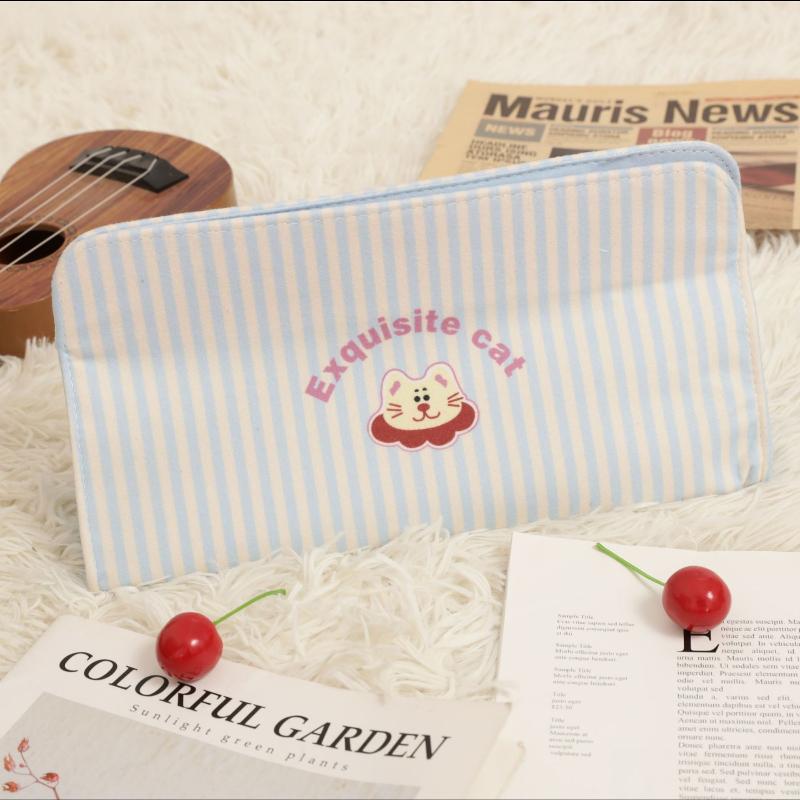 PU Leather Waterproof Makeup Organizer Large Capacity Cosmetic Bag Open Design for Women Travel and Home Storage