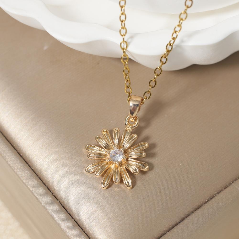 Flower Shape Pendant Necklace for Women Golden Stainless Steel Clavicle Chain Wedding Party Daily Wear Jewelry Accessories