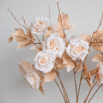 4 peças Flores Artificiais Rosas de Seda Falsas com Hastes Florais Reais em Massa para Buquês de Casamento Arranjos de Centro de Mesa Recepção Festa Decoração de Casa