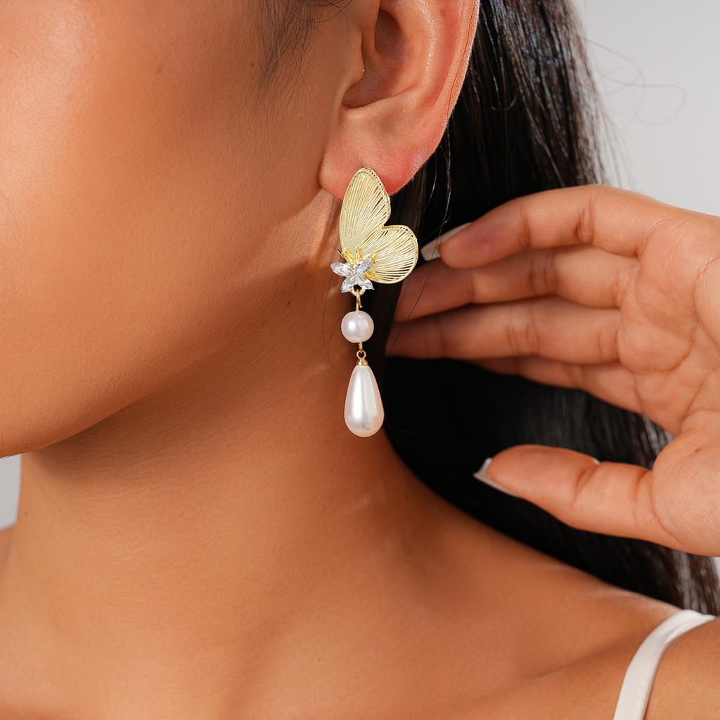 Diamond-encrusted Imitation Pearl Hollow Butterfly Water Drop Silver Needle Earrings Elegant Earrings