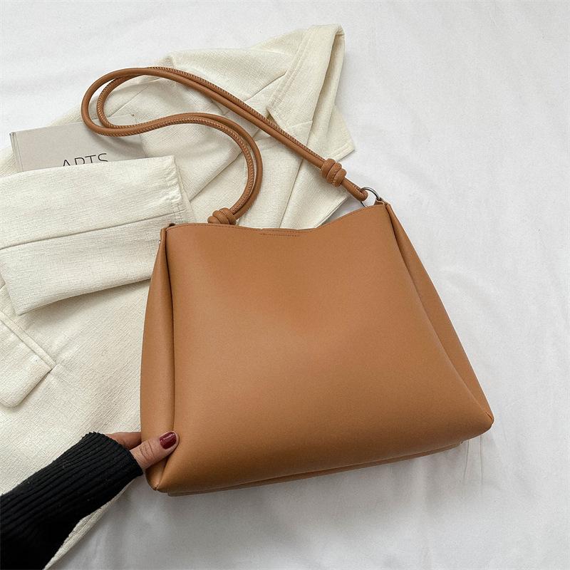 Vintage tote bag fashion niche shoulder bag casual simple messenger bag 2 winter new bag women