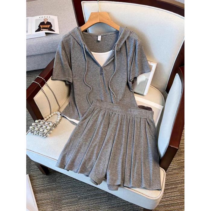 

Plus Size Women s Pear-Shaped Short-Sleeve T-Shirt & Shorts Set - Slimming & Belly-Covering Casual Summer Outfit 4XL серый