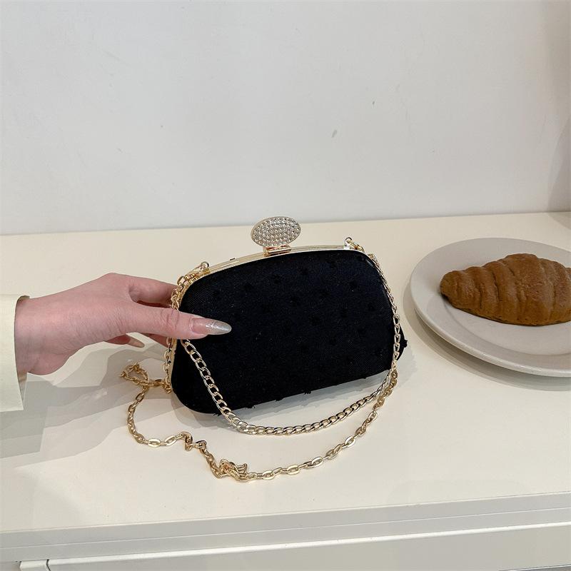 

Trend versatile new Macaron color scheme casual personality high sense temperament foreign style chain messenger bag чорний