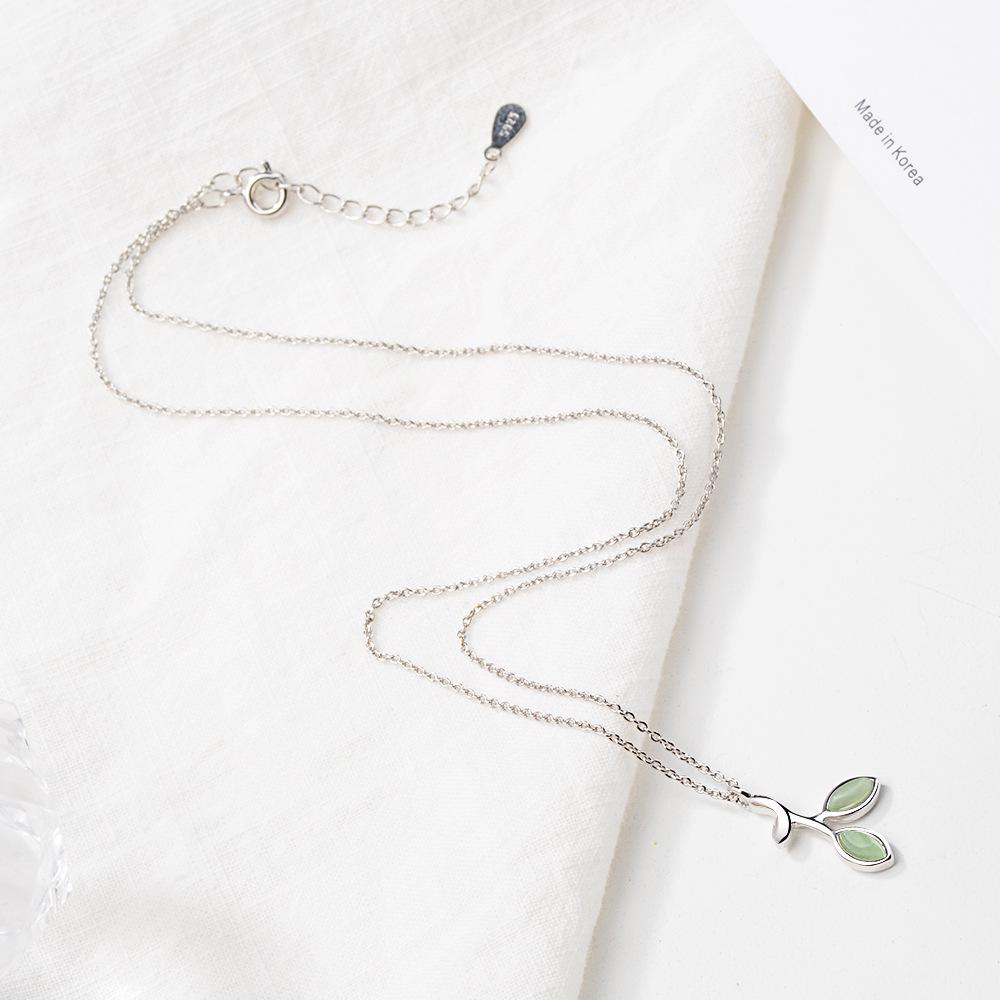 All-Match Leaf Pendant Necklace with Cat's Eye Stone - Simple Korean Style Clavicle Chain for Students & Women