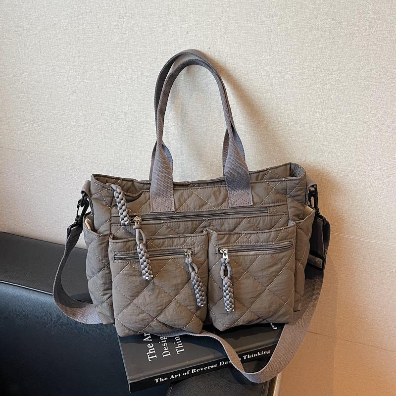 

Winter lightweight and simple commuter bag, portable messenger bag, nylon waterproof and cotton diamond tote bag, multi-pocket. серый