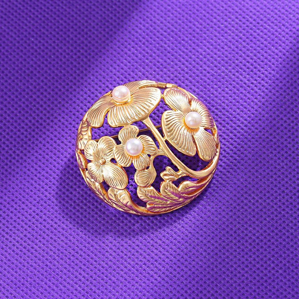 Gold-Plated Freshwater Pearl Lotus Leaf Brooch: Vintage Round Hollow Pin