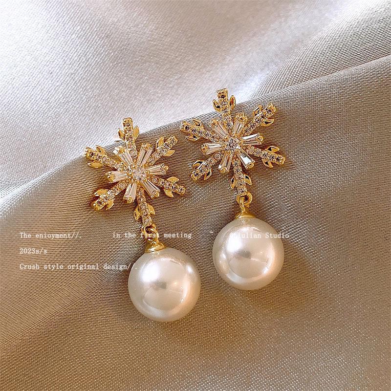 2025 New French Pearl High-End Luxury Earrings for Women - Unique Niche Design, Hot-Selling Studs