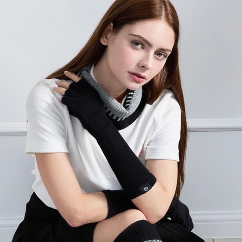 nitina wool knit hand warmer BK
