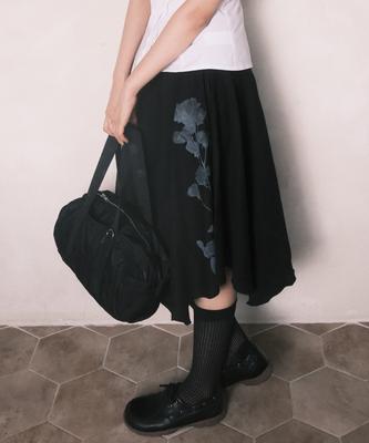 Peulaegeupam Angela Rose Asymmetrical Skirt (Black)