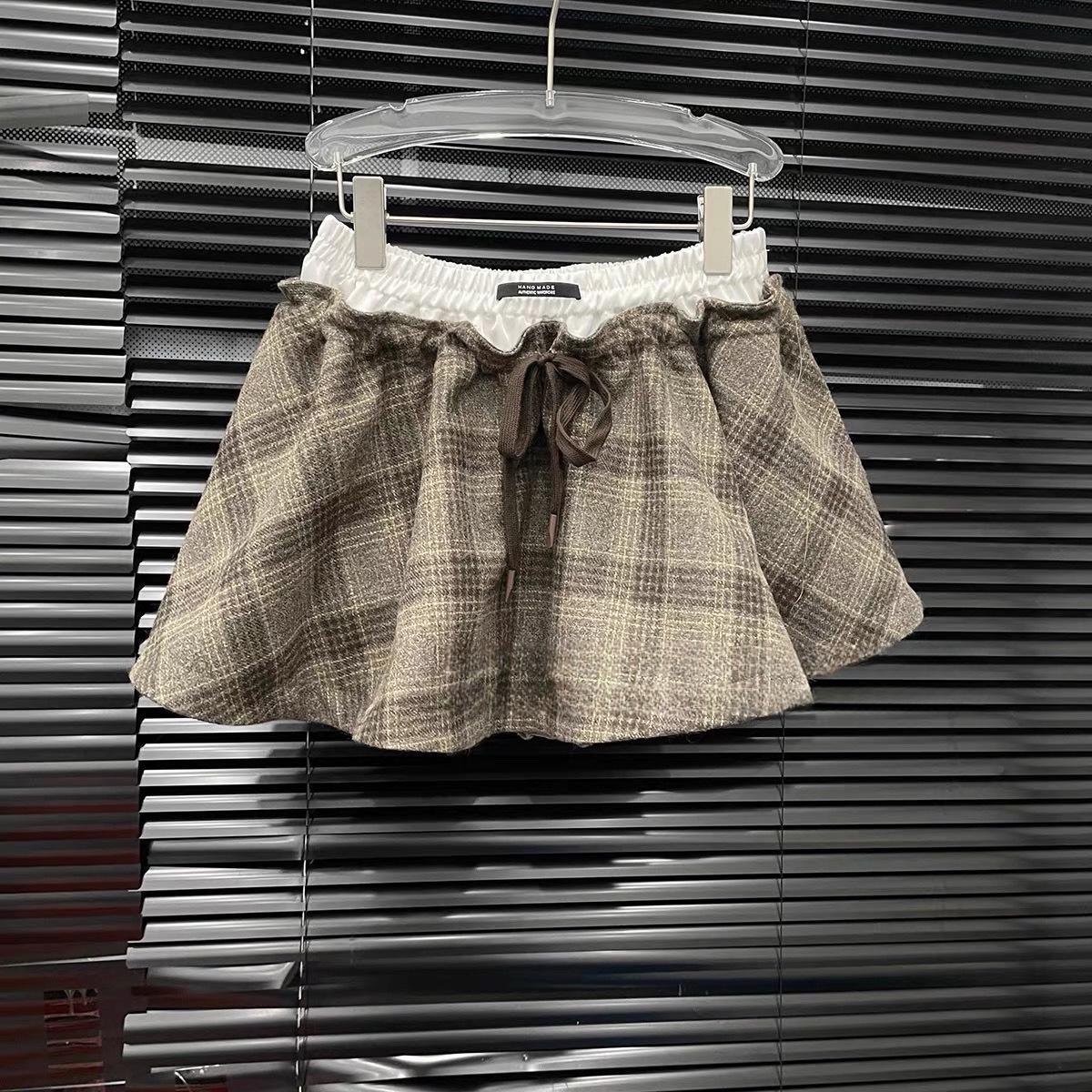 2025 Autumn/Winter Women s Retro Diamond Plaid Sweater & Patchwork Skirt Set Small