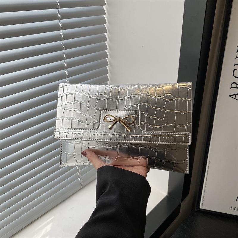 Simple bow beautiful popular spring and summer new small square bag business commuter casual clutch bag women