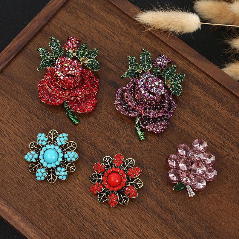 Pin de rever dulce în formă de floare, incrustat cu broșe strălucitoare pentru femei, fete, corsaj versatil, accesorii vestimentare, cadouri