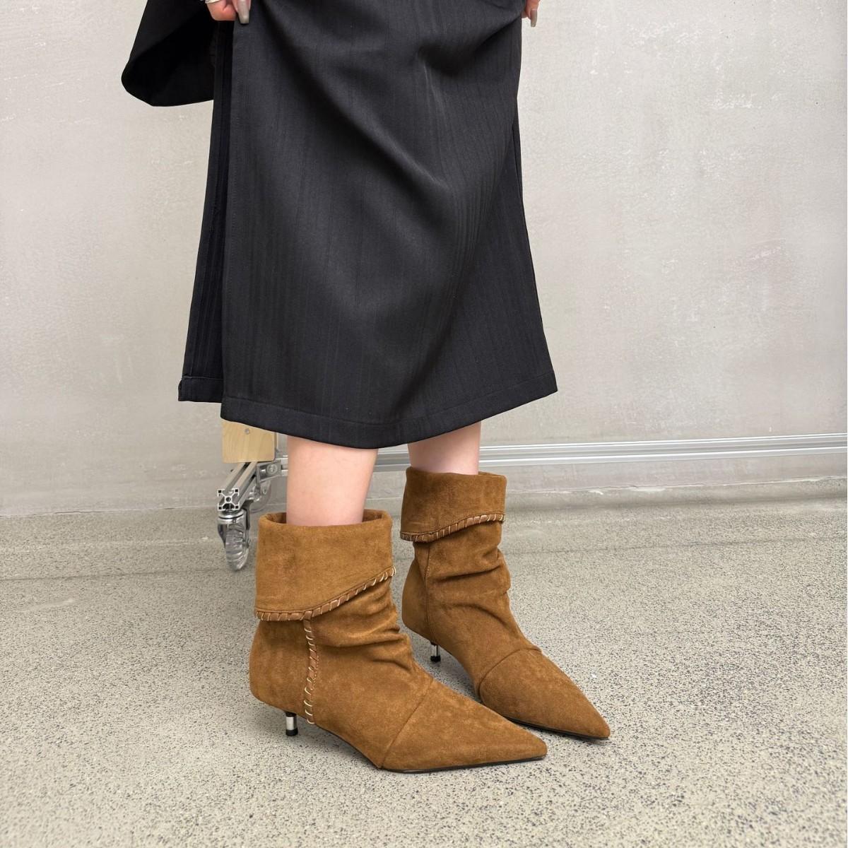 

2025 осень и зима новые ретро остроносые полностью кожаные ковбойские сапоги ковбойские женские сапоги средний каблук рукав шпилька короткие сапоги 40 темно-коричневого