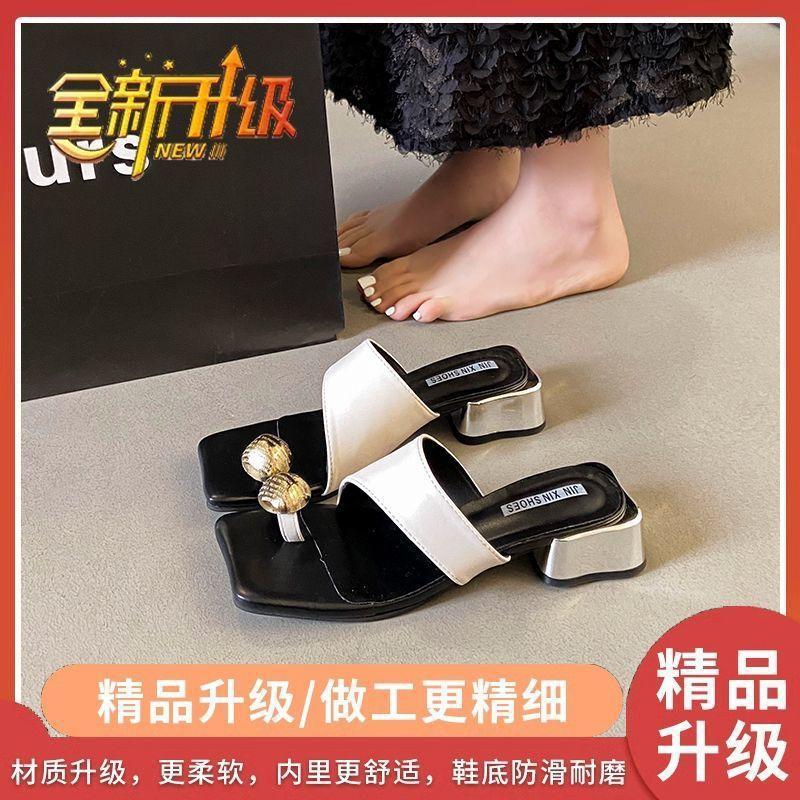 2024 Sommer neue Abendmode Französische Schnalle Mode Sandalen schöne Oberbekleidung mit Rock dicker Absatz Zehensteg coole Hausschuhe