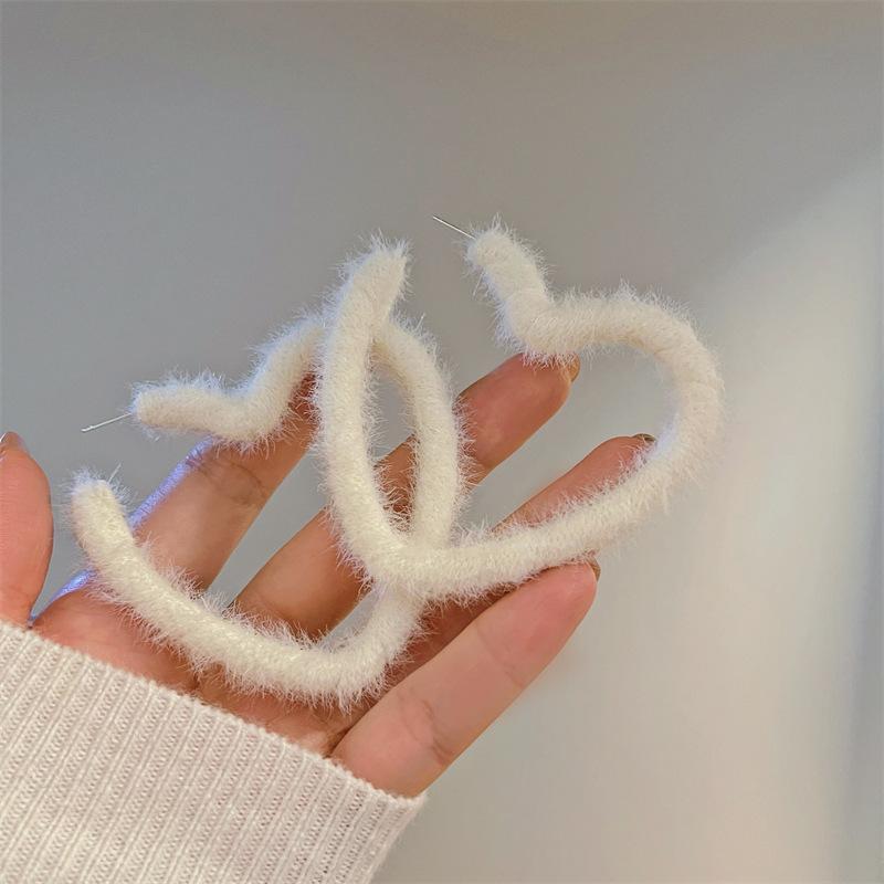 New Fluffy Rabbit Drop Earrings White Plush Cute Animal Earrings For Women Girls Korean Jewelry Brincos New Year Gifts