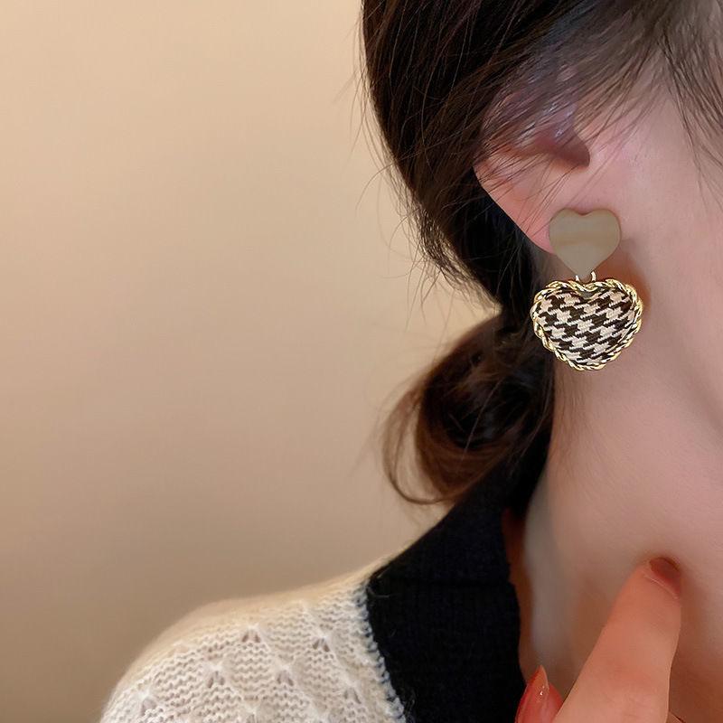 JMXD-Vintage Plaid Love Stud Earrings Girl Simple Temperament Plaid Earrings Houndstooth Heart Shape