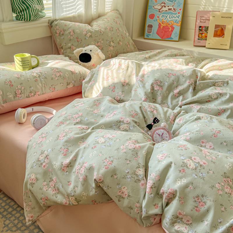 Cotton Four-Piece Bedding Set - Student Dormitory Version A: 100% Xinjiang Cotton, Version B: Traditional Water-Washed Sheets & Duvet Covers.