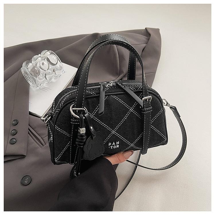 

2025 spring and summer new Korean version of high-end texture niche commuting casual versatile portable messenger bucket women s bag чёрный