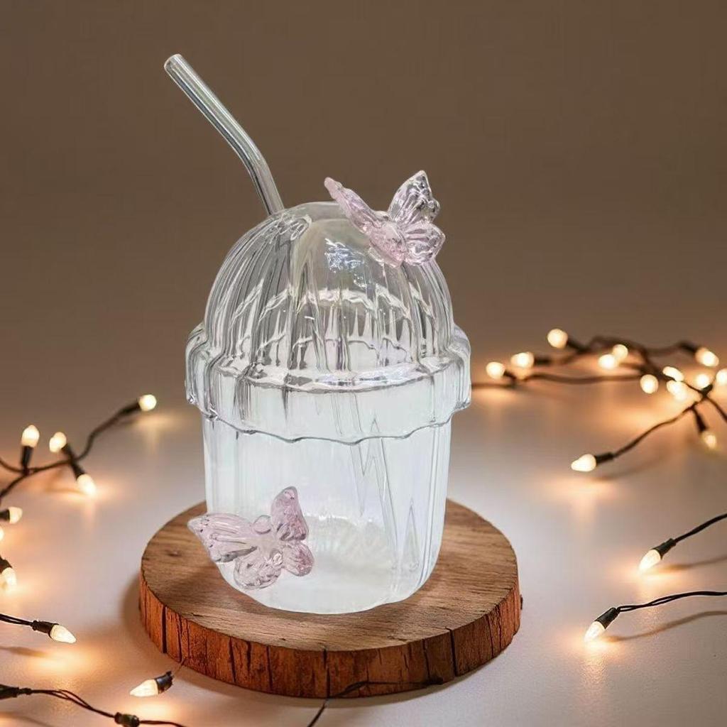 INS-Stil Hochborosilikat-Glasbecher mit Streifen und Schmetterlingen, Transparent für Wein, Milchtee, Saft oder Wasser.